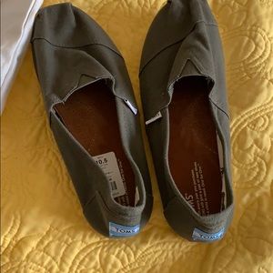 Men’s toms 10.5